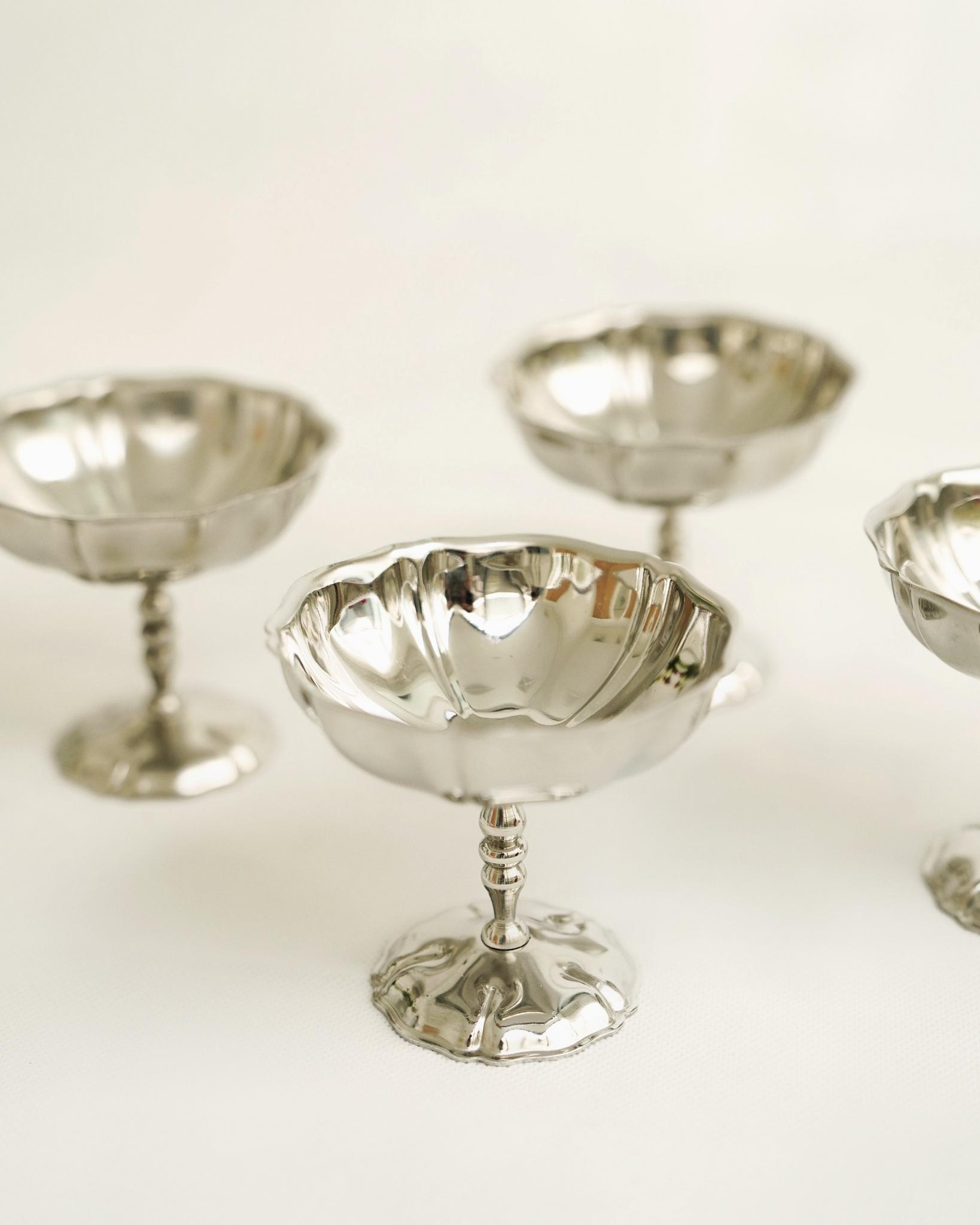 Vintage - Medium Stainless steel Creamers