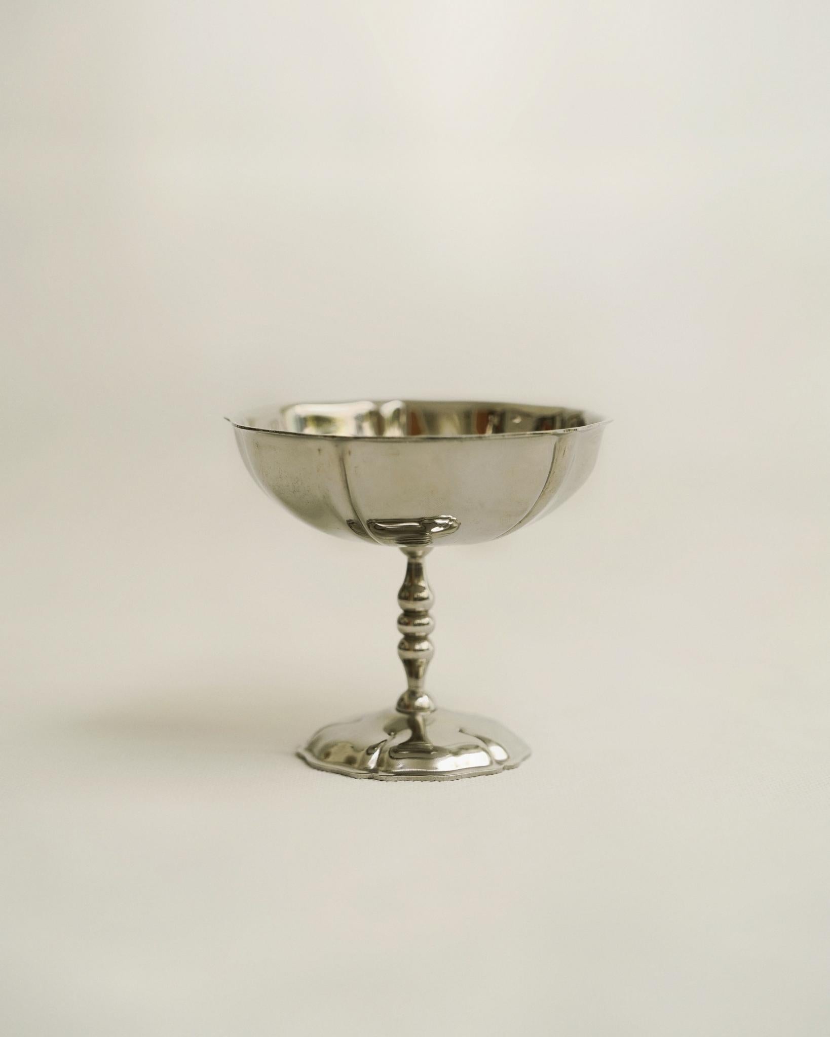 Vintage - Medium Stainless steel Creamers